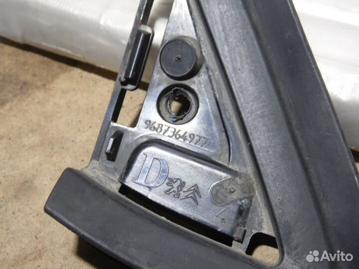 Накладка крыла правая Ситроен С4 Б7