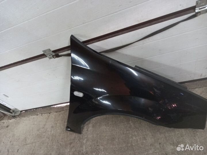 Крыло переднее правое Logan Largus