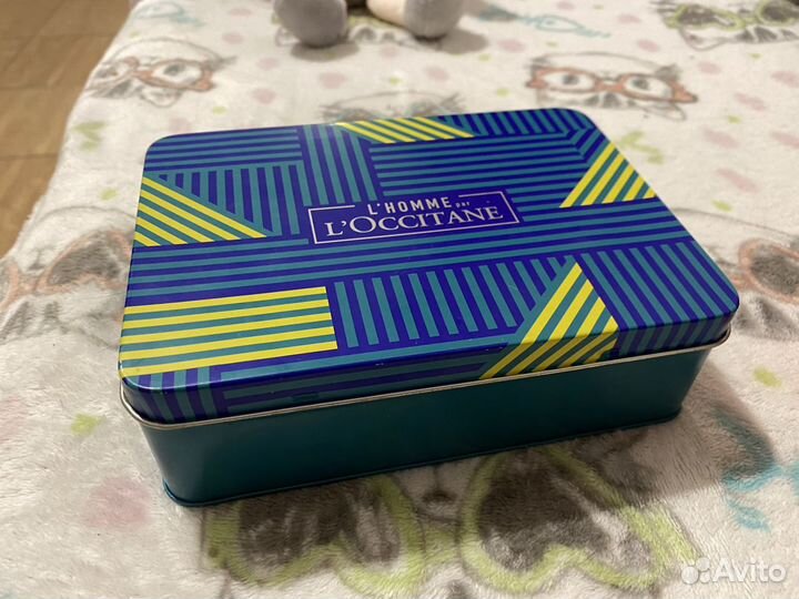 Подарочная коробка