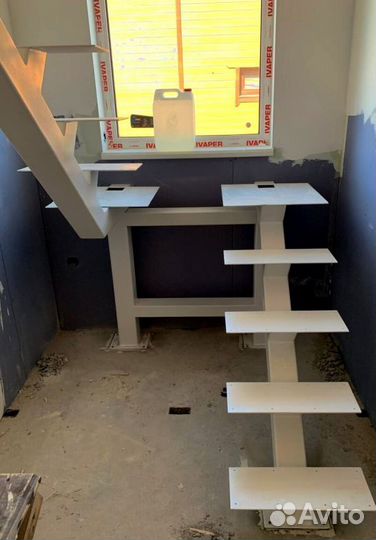 Лестничные перила кованные с монтажем