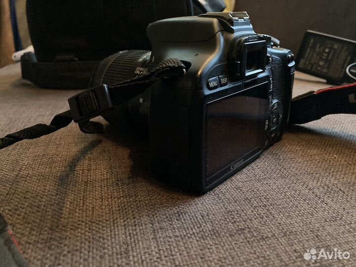 Зеркальный фотоаппарат Canon 550d