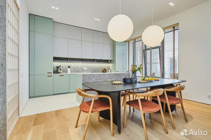 Современная кухня-гостиная с островом