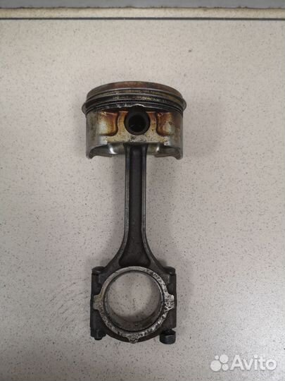 Шатун с поршнем Lancer 9 V-1.6 4G18