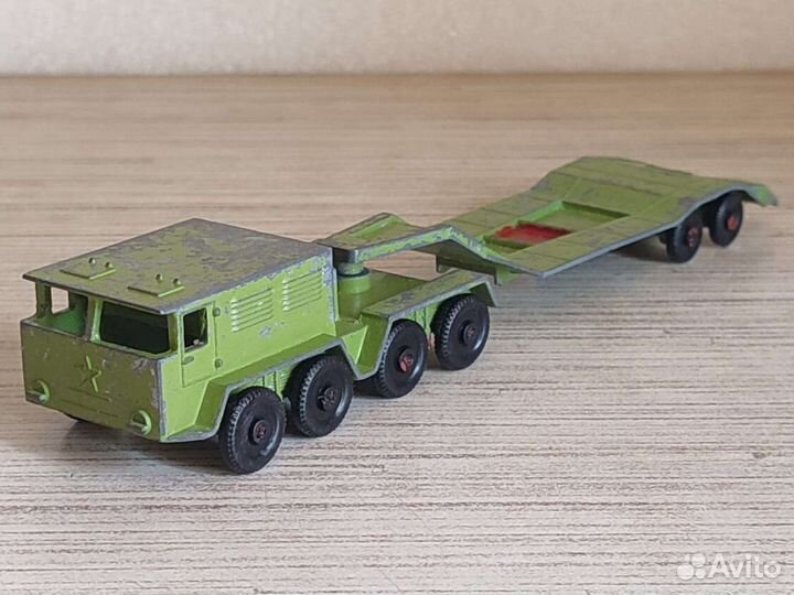 Игрушка. Тягач с прицепом. Военная техника