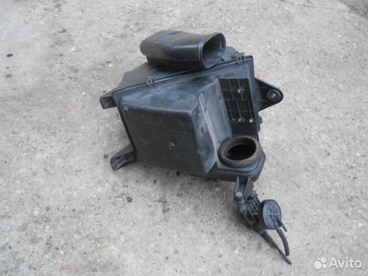 Корпус воздушного фильтра Ауди А6 С4 2.5 тди