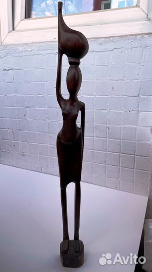 Стауэтка Женщина с сосудом на голове 53 см дерево