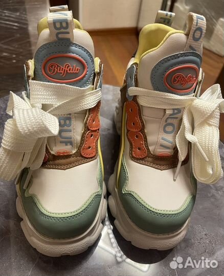 Кроссовки новые buffalo р36