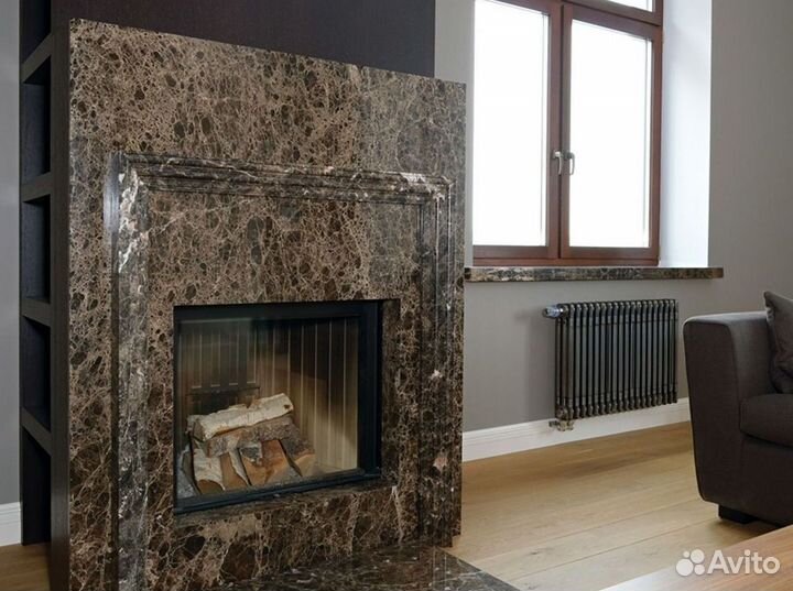Камин из коричневого мрамора