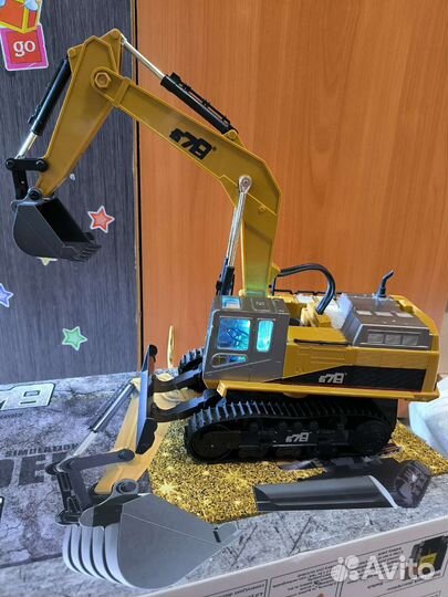 Экскаватор на пульте