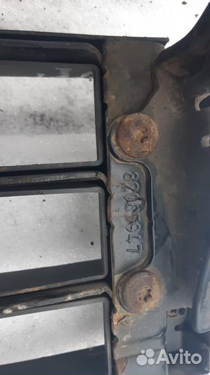 82065947 volvo fm решетка передняя откидная