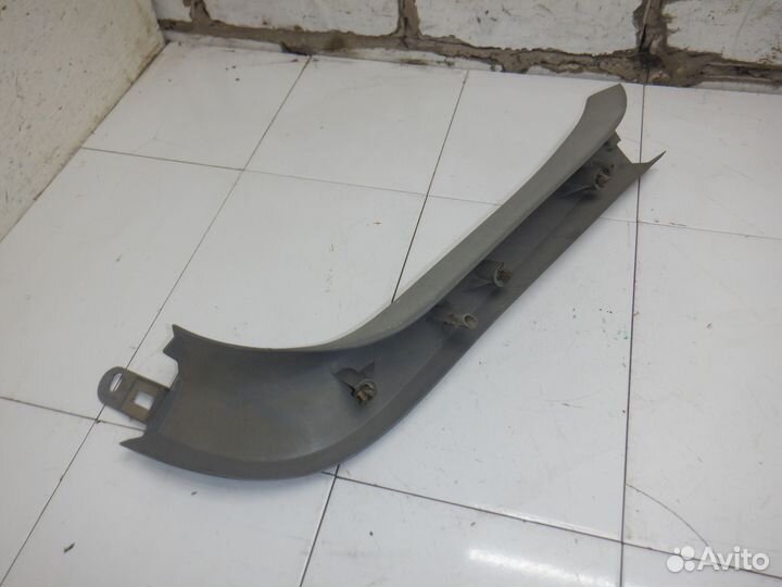 Обшивка двери багажника Mazda MPV