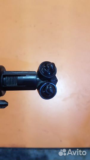 Форсунка омывателя фар правая на Mercedes W207