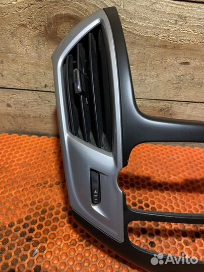 Рамка магнитолы Chevrolet Cruze