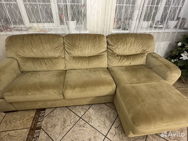 Диван с оттоманкой