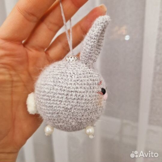 Новогодний шарик - зайка