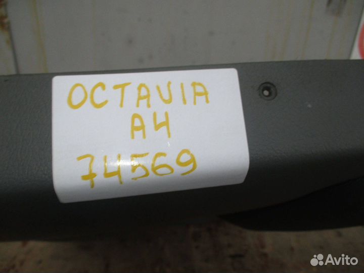 Обшивка двери передней левой Skoda Octavia (A4/1U