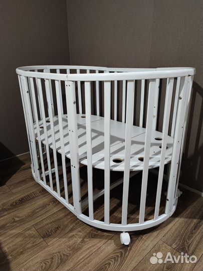 Детская овальная кроватка с маятником