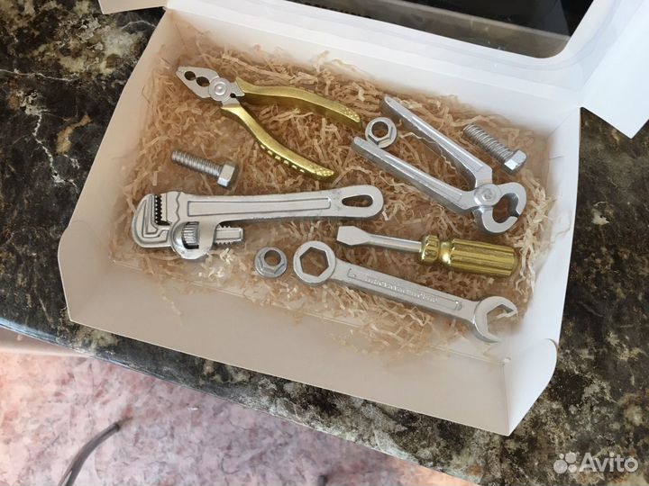 Инструменты из шоколада