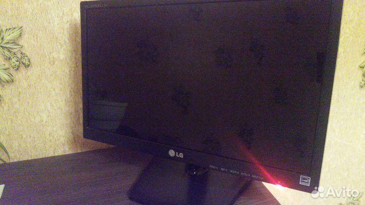 Монитор LG E1942C-BN с дефектами