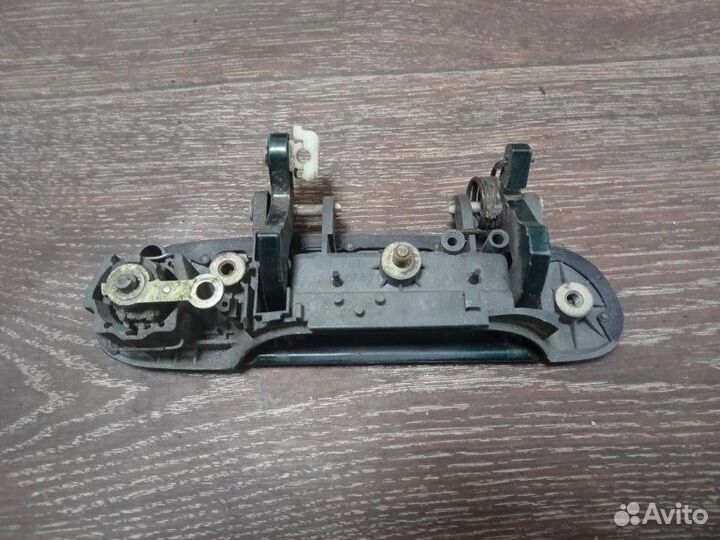 Ручка двери внешняя передняя левая Mazda Familia