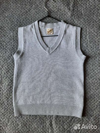 Жилет для мальчика серый новый 130,140