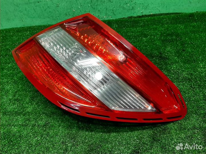 Фонарь задний наружный правый Mercedes Benz C-Cla