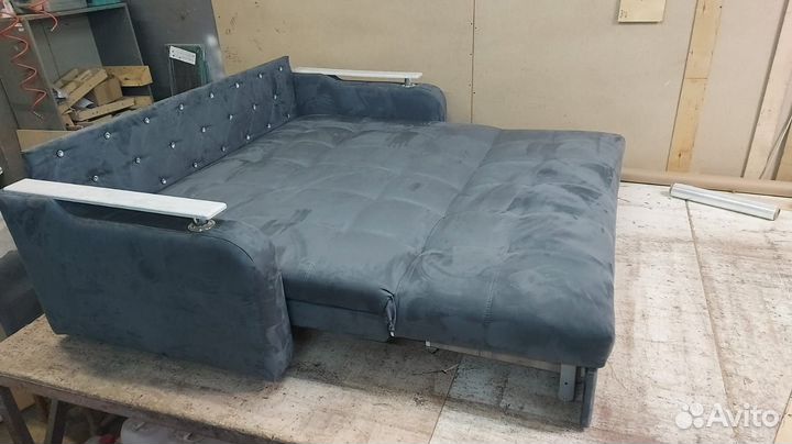 Диван со стразами