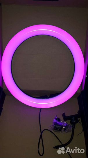 Кольцевая лампа бело / цветная 33 см + штатив