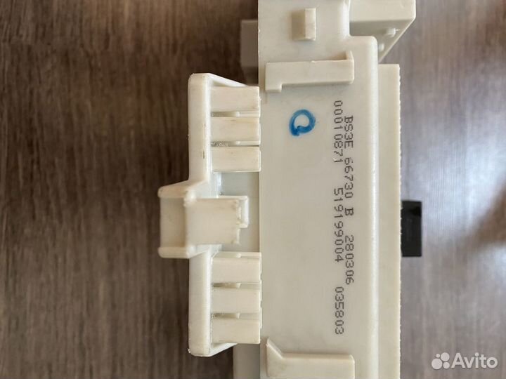 Блок предохранителей салонный Mazda 3BK