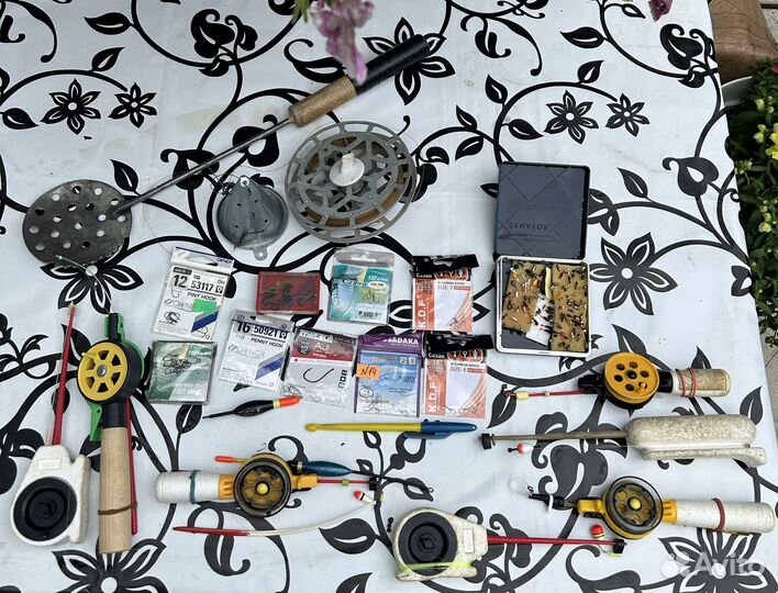 Рыболовные аксессуары для зимней рыбалки