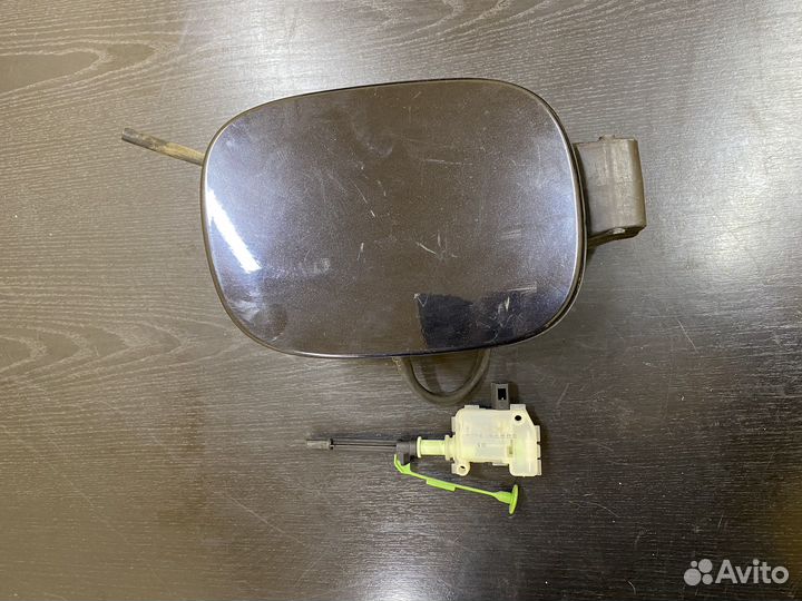 Лючок бензобака Volvo xc70 2007-2016