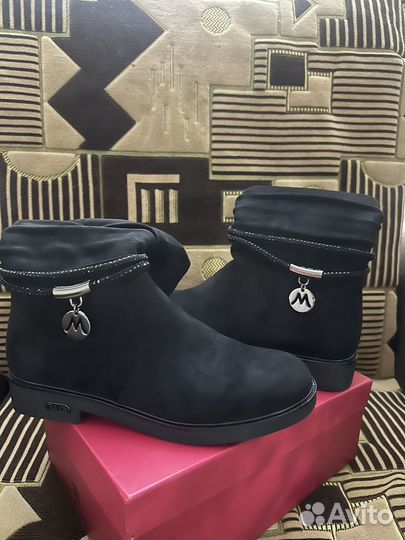 Сапожки из замши