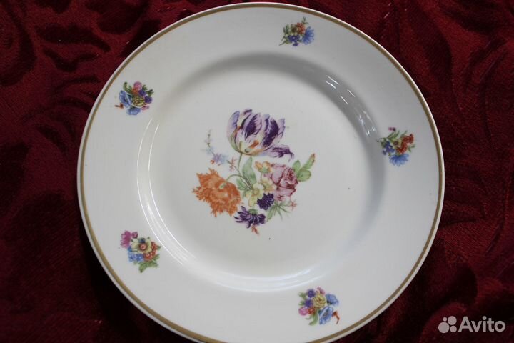 Блюдо и тарелки из СССР