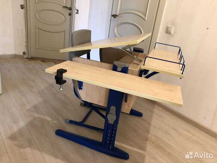 Детский письменный стол и стул