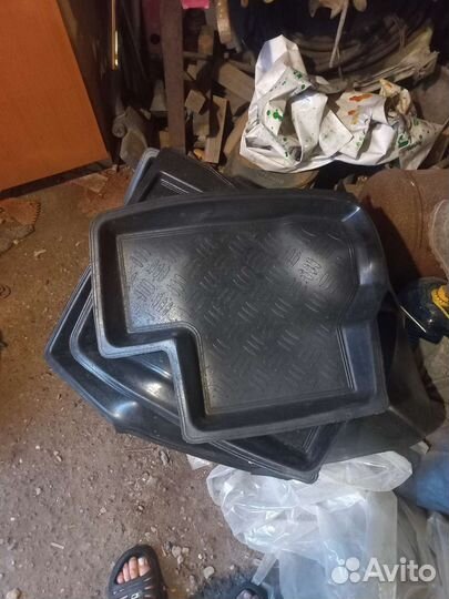 Продаются коврики на гранту новые цена 1000