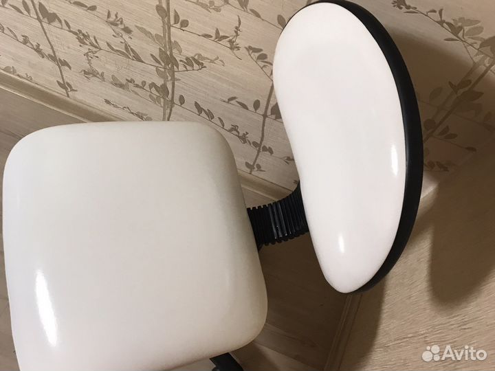 Офисное кресло для маникюра и косметолога