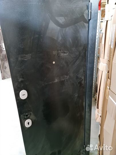 Дверь входная металлическая новая