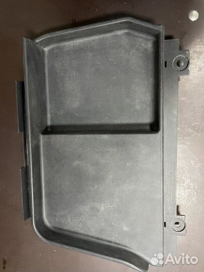 Крышка аккамулятора в багажник Е46