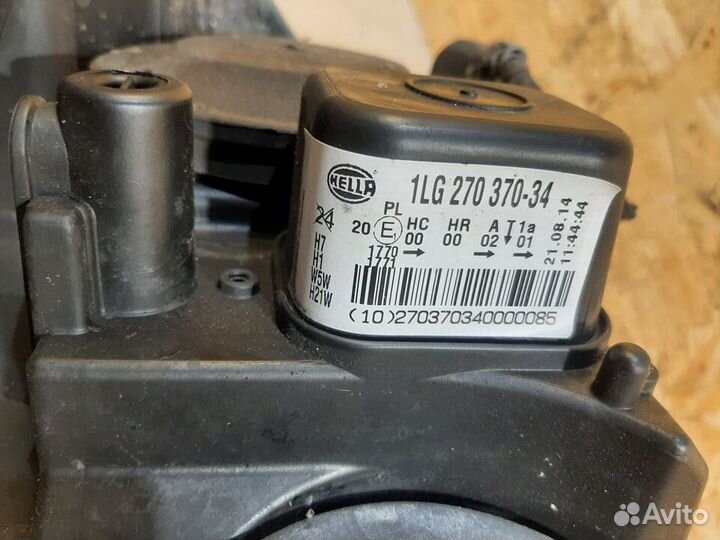 Правая фара Opel Astra H