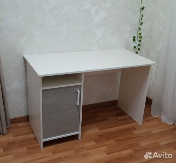 Стол письменный, парта