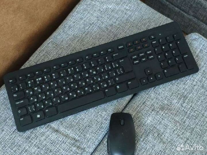 Комплект беспроводная клавиатура и мышь Dell km632