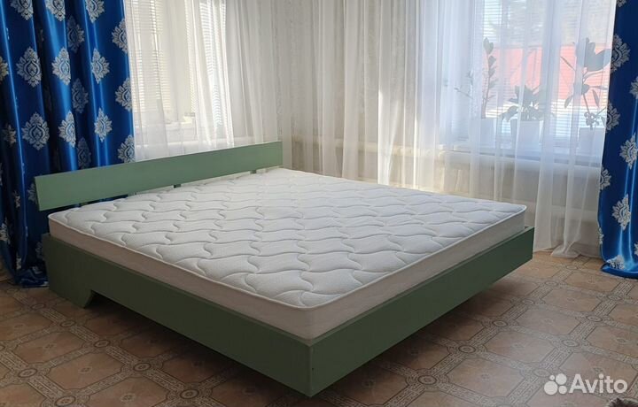 Кровать из массива дерева