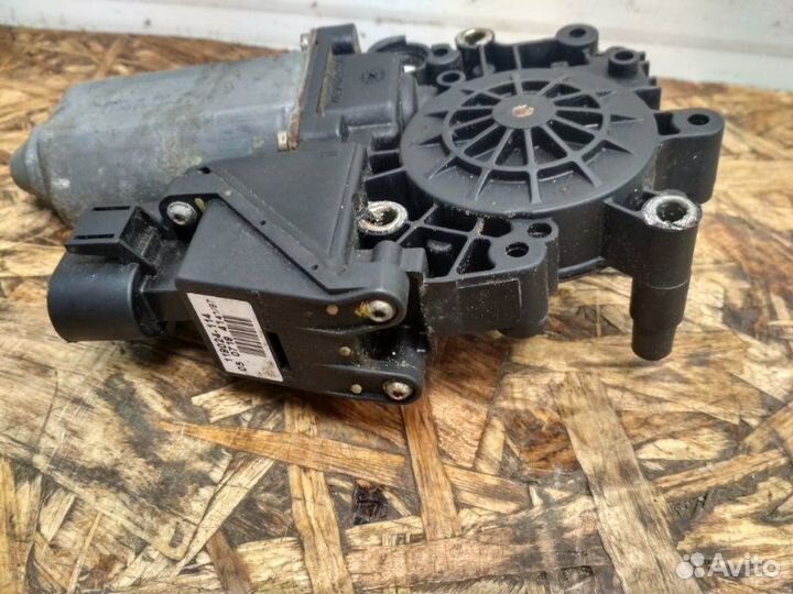 Мотор стеклоподъемника передний левый Audi A6 C5