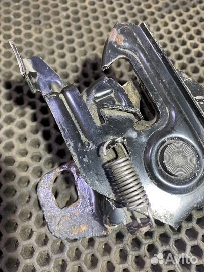 Замок капота Jeep Liberty KJ Джип Либерти