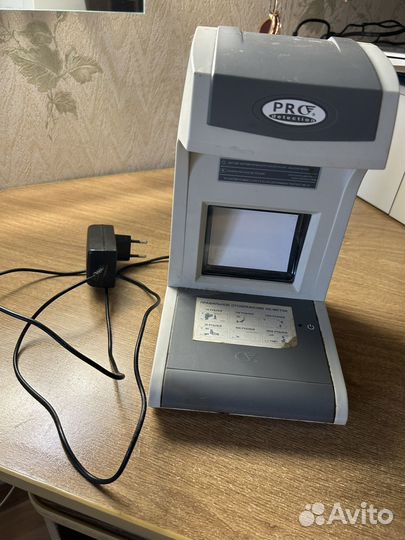 Прибор для определения подлинности банкнот