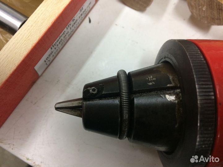 Пневматический шиповальный пистолет 