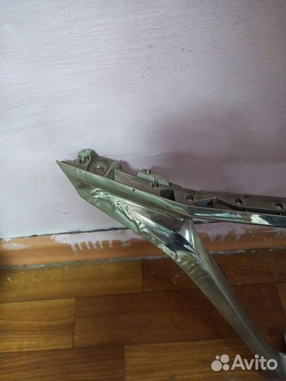 Молдинг решетки радиатора Lexus rx 2010г