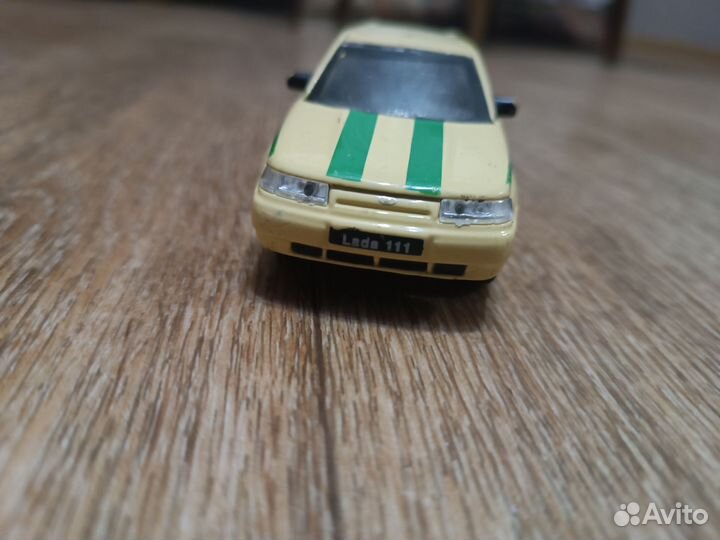 Игрушечная машина