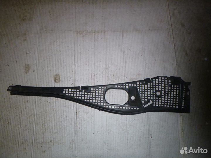 Жабо (решётка стеклоочистителя) Renault Duster I (2010—2015)