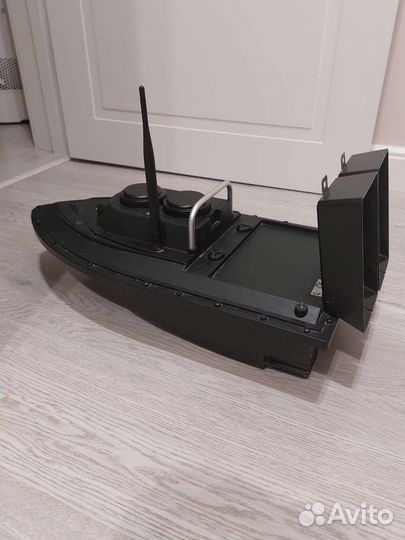 Прикормочный кораблик для рыбалки